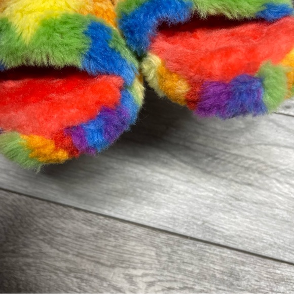 UGG Big Kids' Fluff Yeah Cali Collage Slide Rainbow Stripes Size 3 - Picture 6 of 7